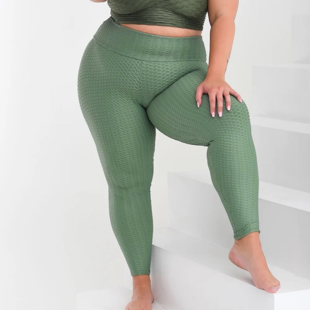 NWOT BOOTY BY BRABANTS “LBL COLLECTION LEGGINGS” 

COLOR: “SO MONEY”

SIZE: SA